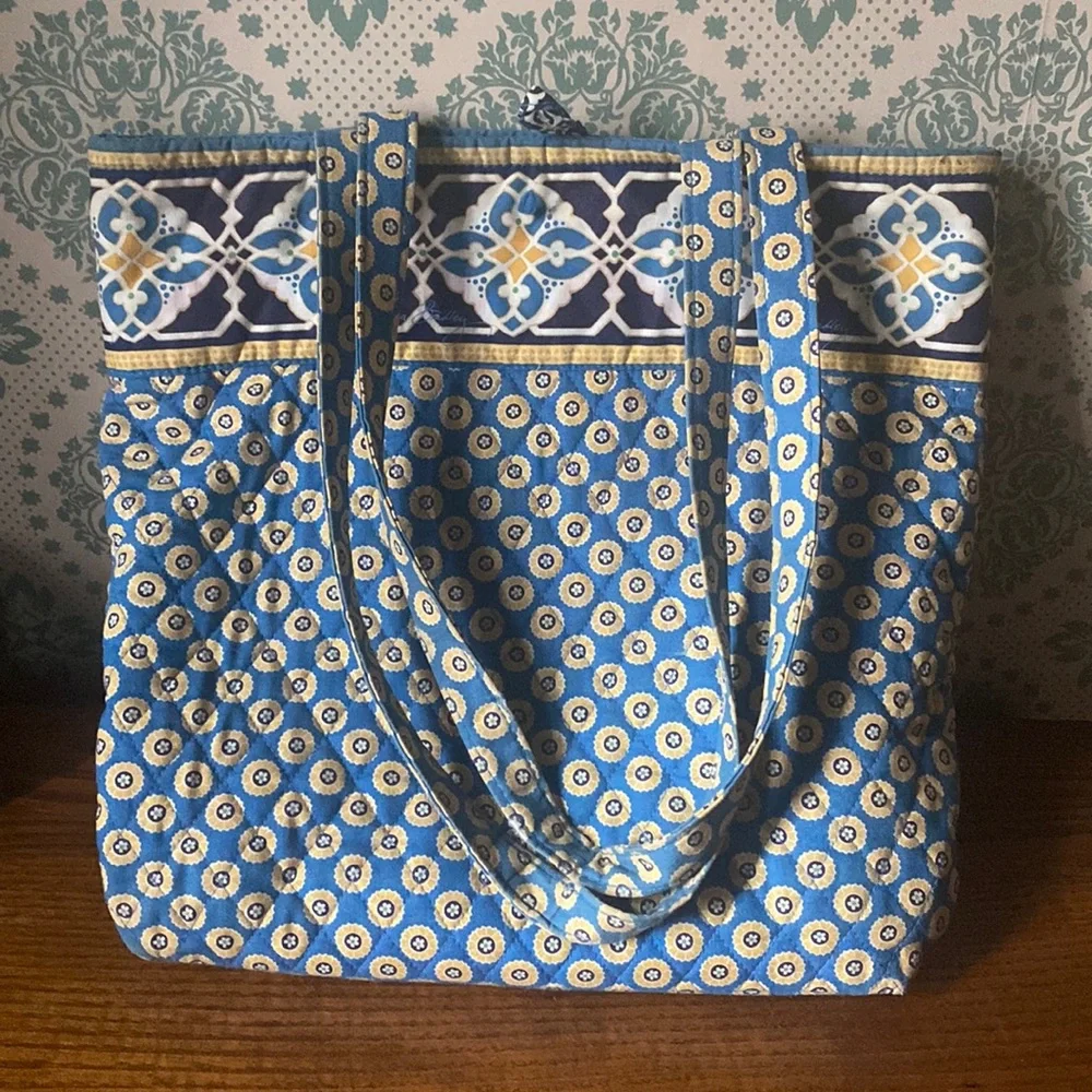 Vera Bradley Tote - Picture 1 of 8